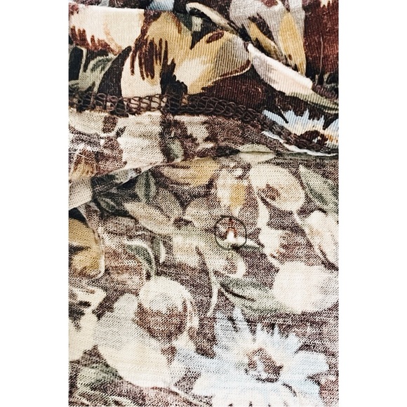 DOLCE & GABBANA J&ANS Floral Point
Collar Blouse - Picture 14 of 14